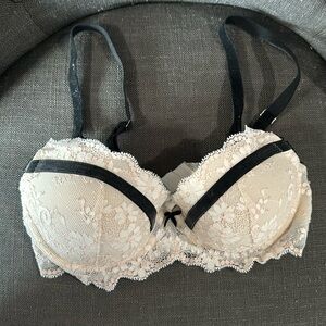 Victoria’s Secret dream angels white lace bra 32C